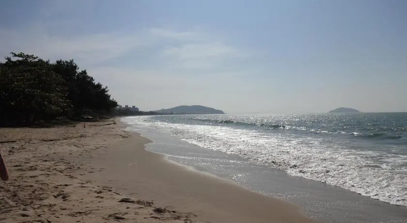 Apto e Suítes Praia do Itapocoroi - Image 1