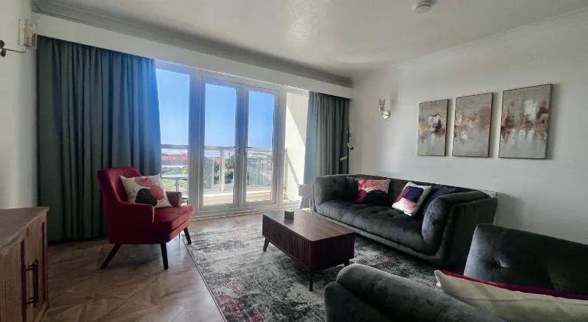 Great Modern Sea View Apartment on the Promenade - Image 1