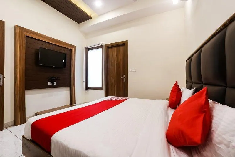 OYO 44643 Hotel Hn - Image 1