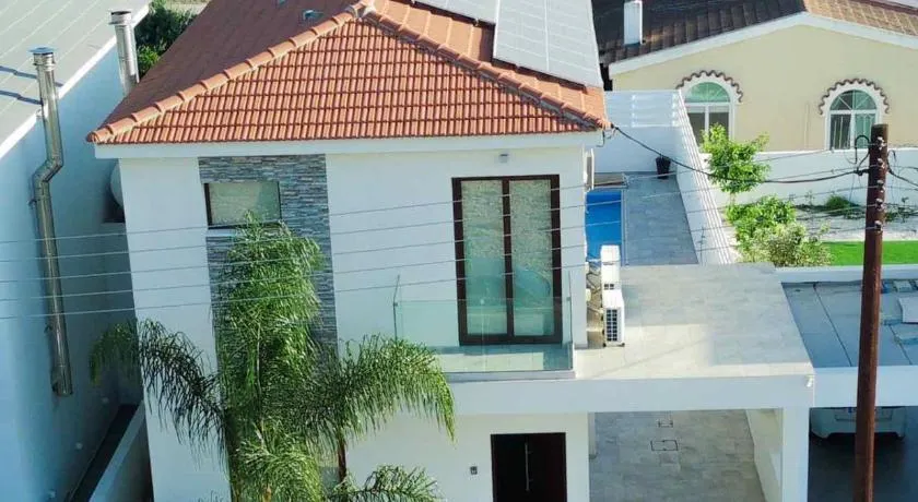 Marios Villa - Image 1