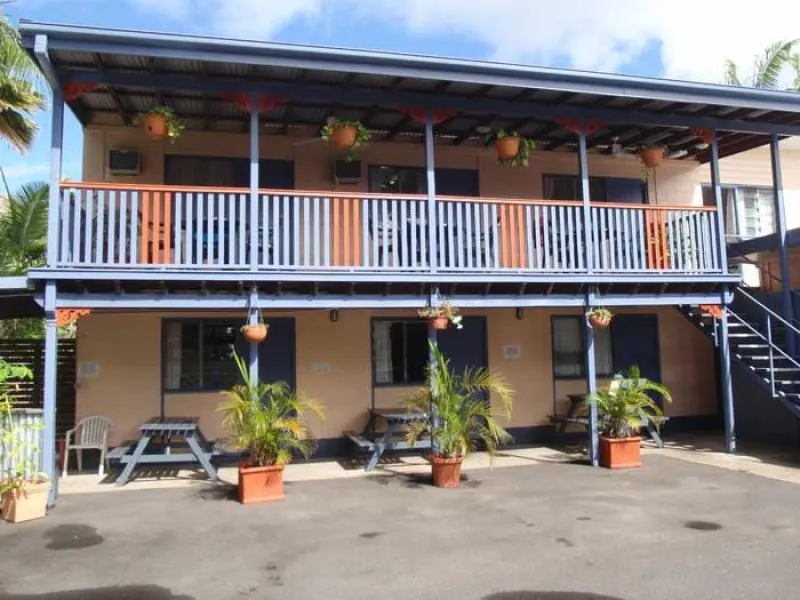 Castaways Backpackers Cairns - Image 1