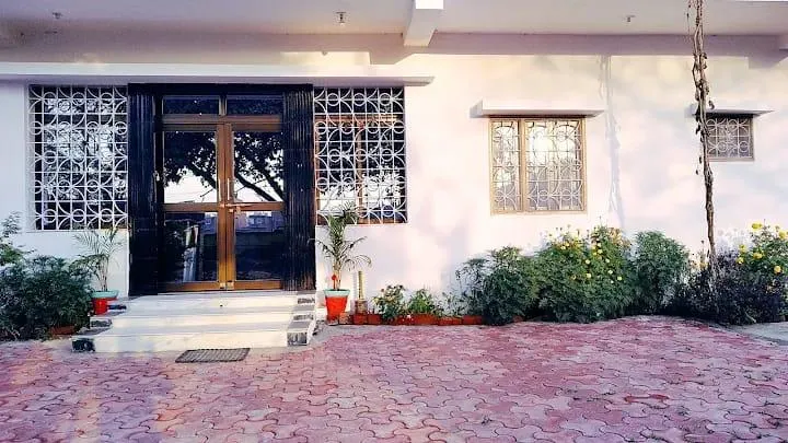 Nilam Guest House - Image 1