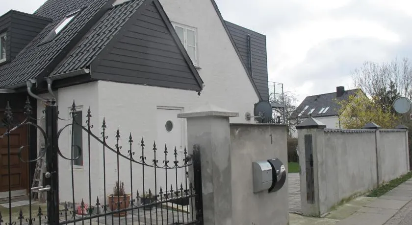 Guesthouse Sharon Apartments - Image 1