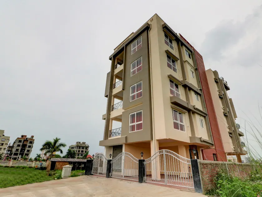 OYO Home 47702 Designer Stay New Town - Image 1