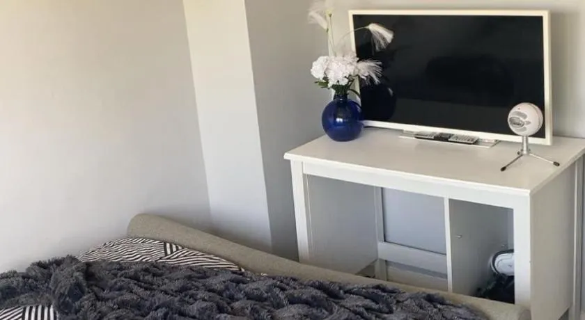 Stylish and cosy rooms for rent - Image 1