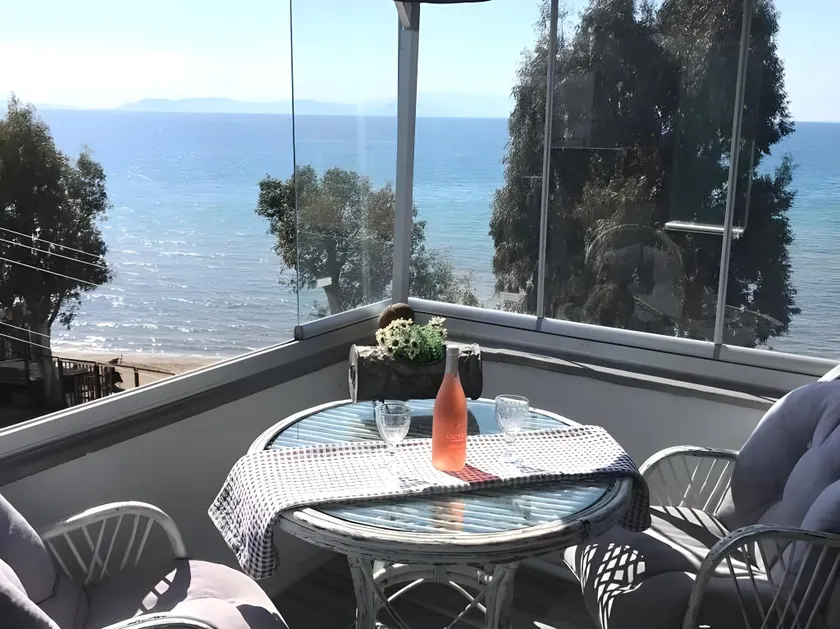 Kusadasi  Beachfront  Studio  Flat  for Family - Image 1