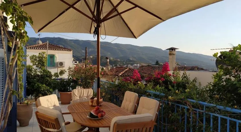 Aquarella-stylish veranda apartment in centre of Poros town - Image 1