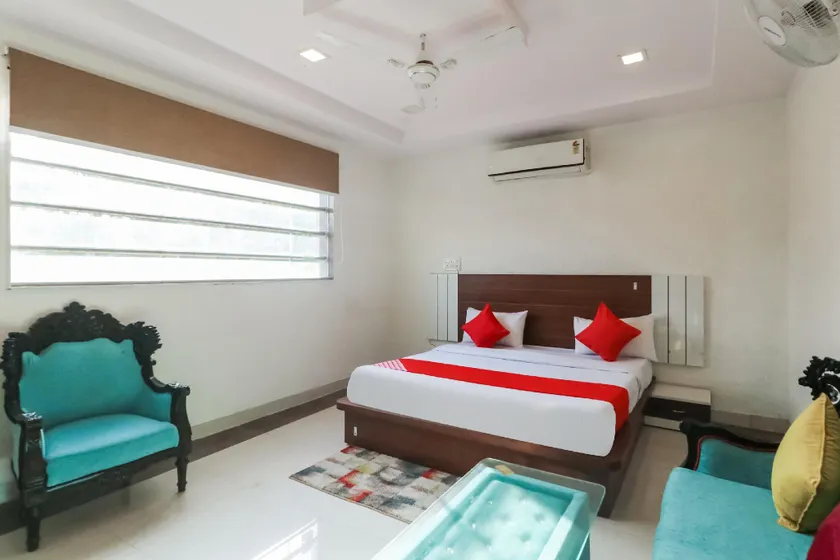 OYO Flagship 83753 Hotel Midland - Image 1