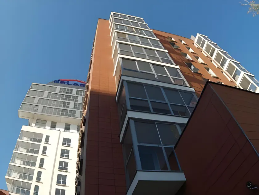 Senator Warsaw Apartments - Image 1