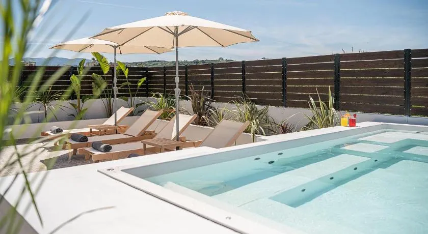 Sol Luxury Apartment - close to the beach with a private heated mini pool - Image 1