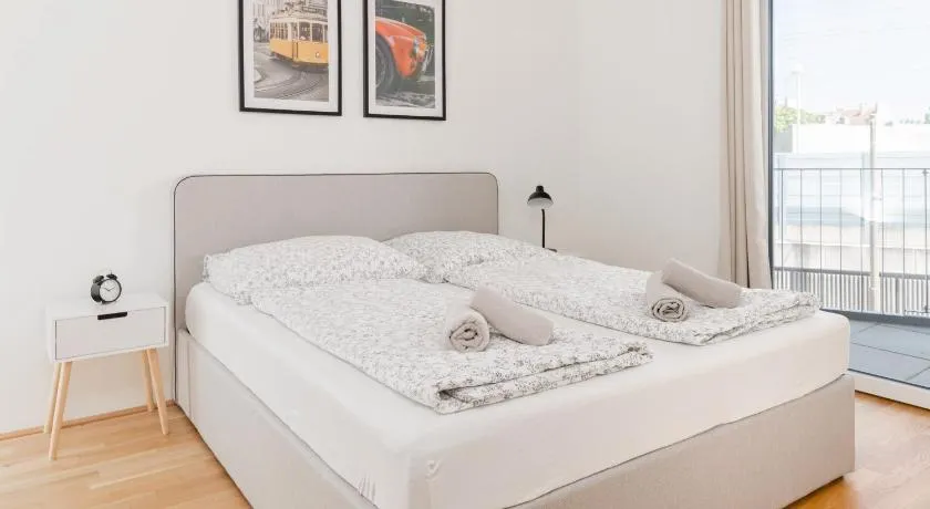 Whats-App Self-Check-IN - 1BR Apartment, near airport,15 min to Center - Image 1
