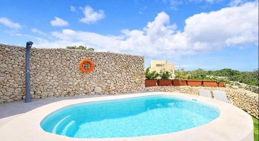 Peaceful Home with Private Pool and Rooftop Jacuzzi - Image 1