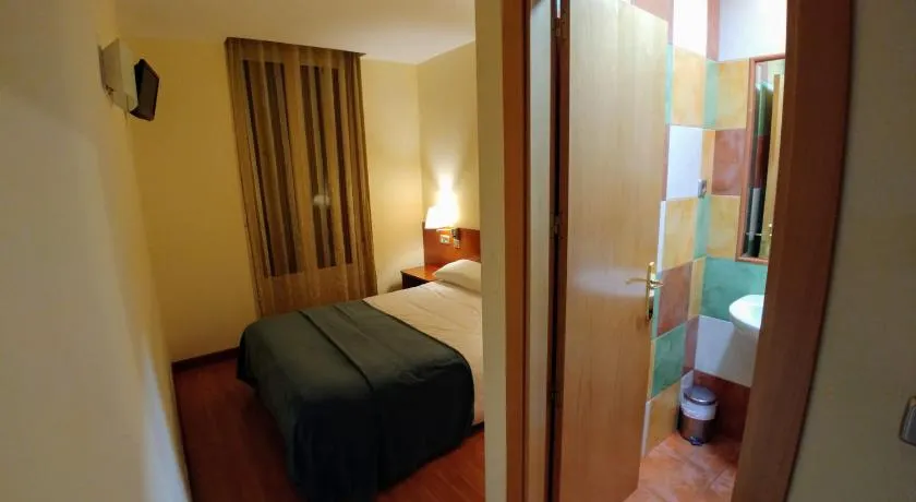 Hostal Prada Borges - Image 1