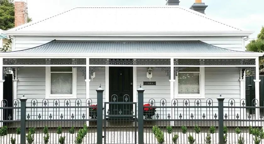 Saint Brides - Superior Boutique Accomodation - STEPS TO PAKINGTON STREET - Image 1