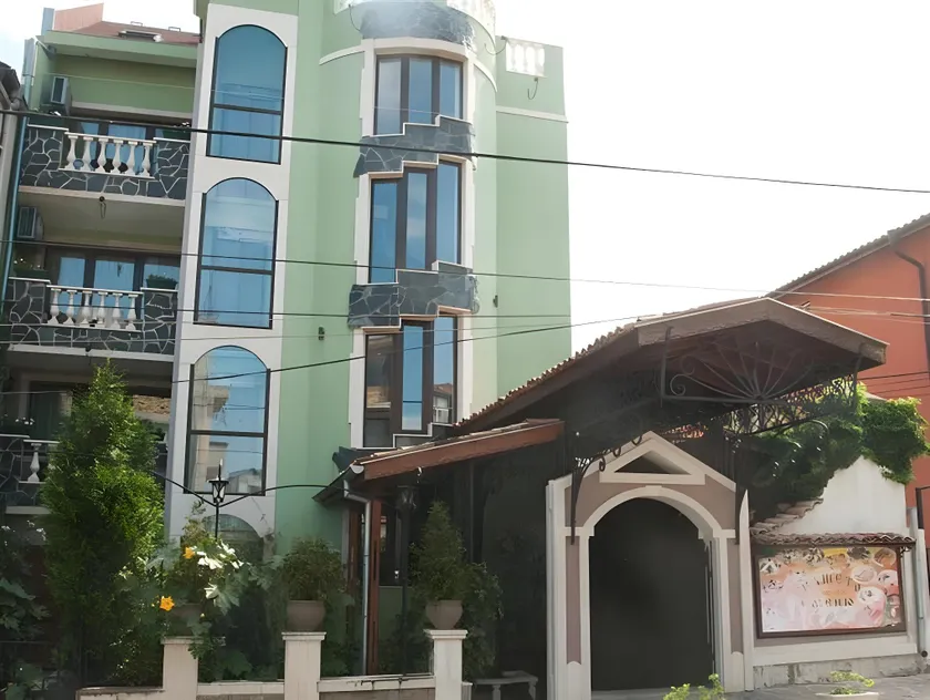 Boryana Hotel - Image 1