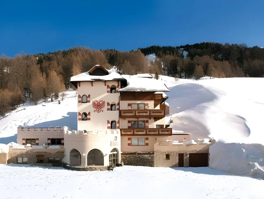 Burghotel Alpenglühn - Image 1