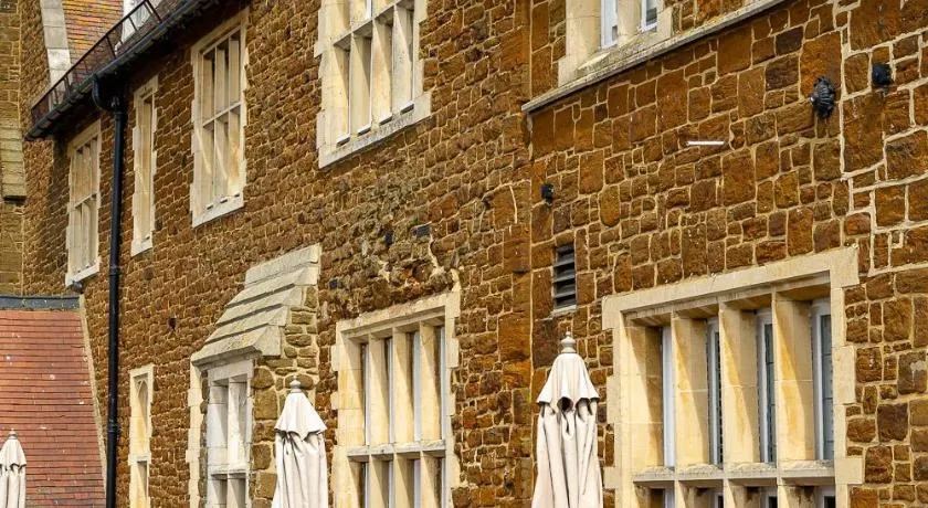 The Golden Lion Hotel - Image 1