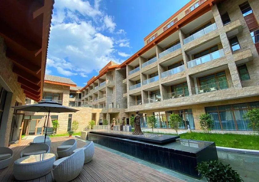Xishan Yiju Hotel - Image 1
