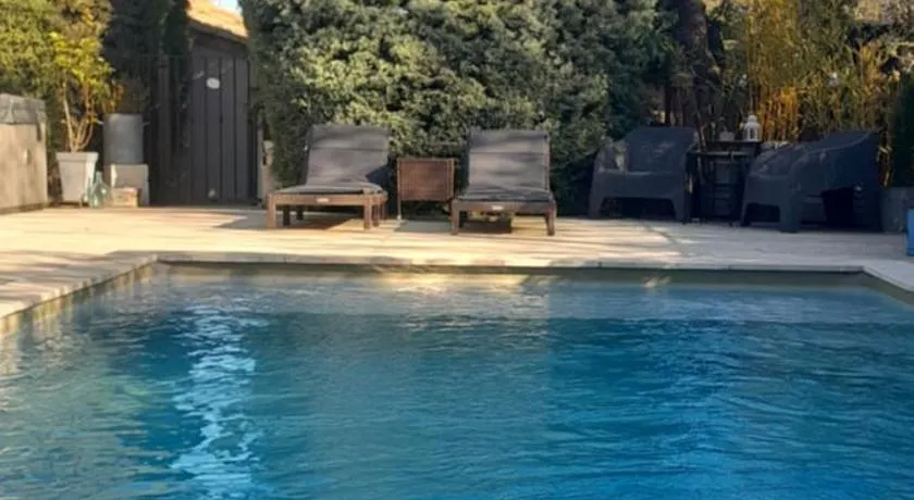 Gîte la fontaine de l alouette piscine et SPA en Provence - Image 1