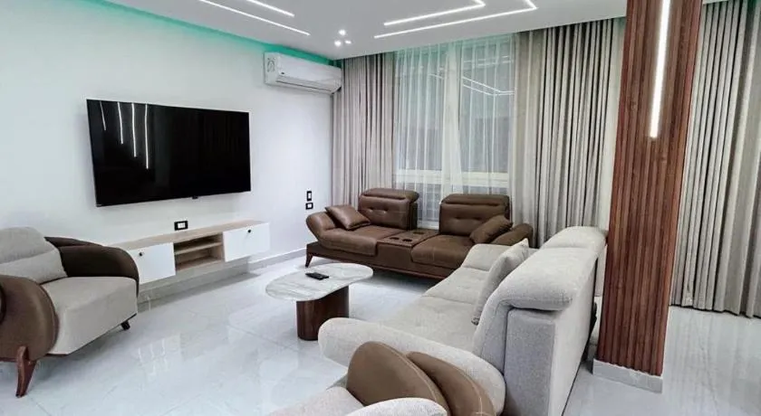 Comfy 3 Bedrooms Apartment in Cairo Sheraton Airport - Image 1