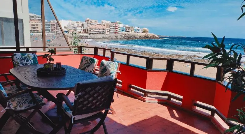 Front line beach with fantastic terrace. - Image 1