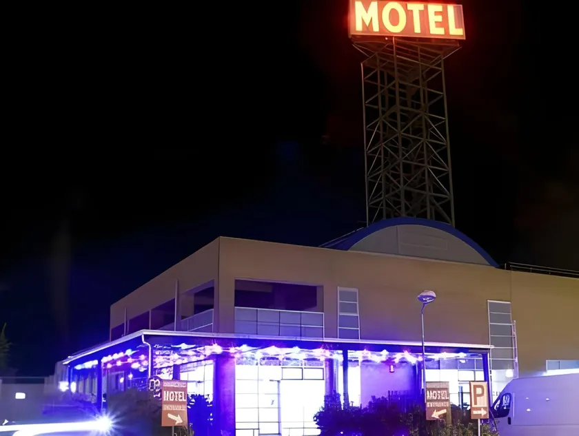 Hotel Motel 2 - Image 1