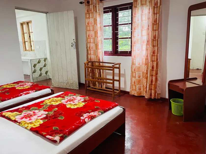 Green Cottage - Image 1