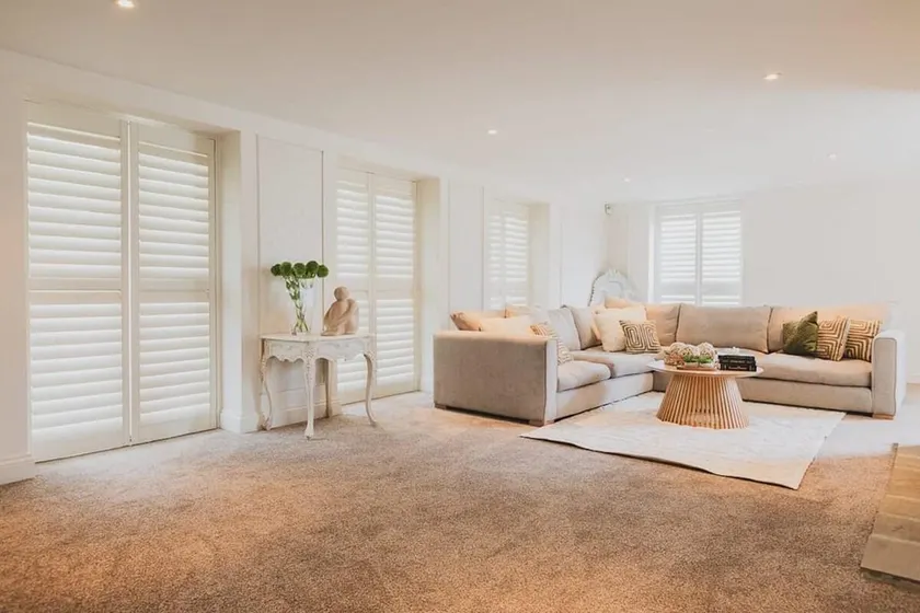 Newmarket  5-Bedroom Home with Game Room and Cozy - Image 1