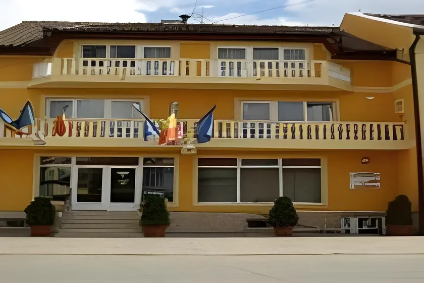 Vila Queen - Image 1