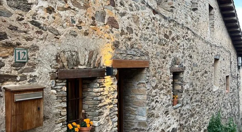 Casa Tapiolas Rectoría - Image 1