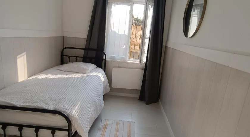Studio Paris gare Villeneuve triage - Image 1