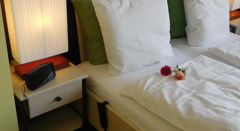 Hotel Golden Dragon - Image 1