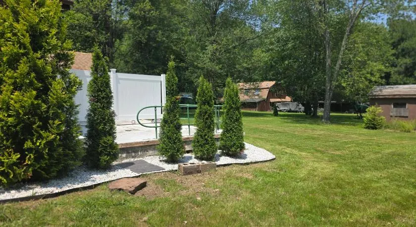 Charming 3 bedroom 2 bath home in Bloomfield with wishing well - Image 1