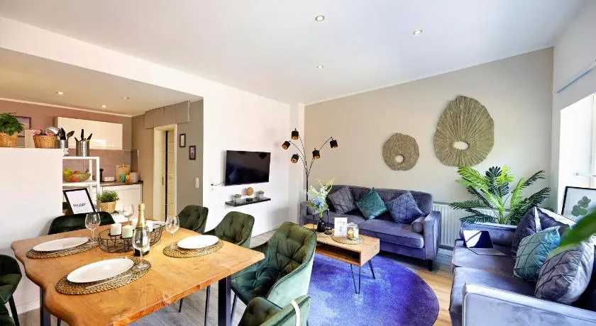 Peaceful City Garden Apartment - Image 1