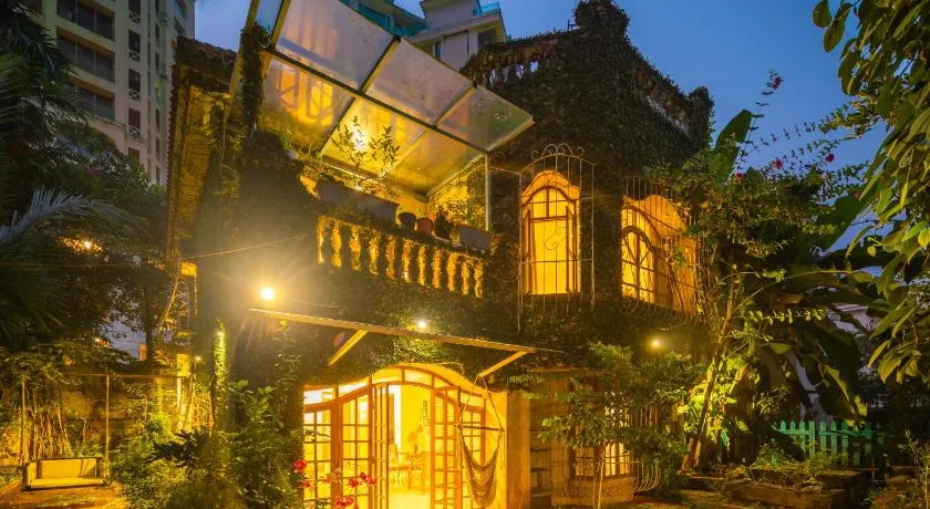 SaffronStays Birdsong - 3BR pet-friendly villa with lawns, treetop terraces, gazebo dining & tennis court - Image 1