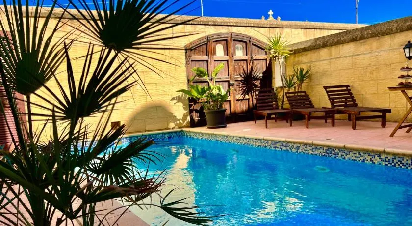 Grotto's Paradise B&B - Image 1