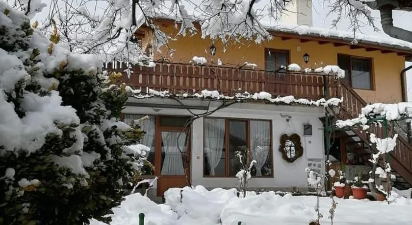 Къща за гости Градината - Image 1
