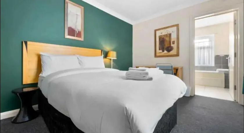 Ensuite Rooms For Two Near Cardiff Central Station - Image 1