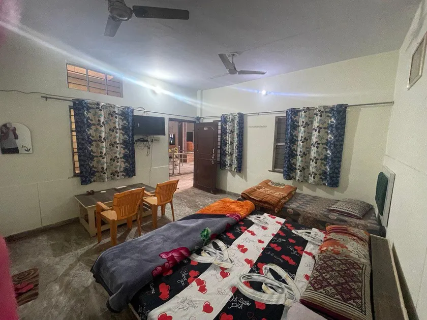 GARG COMPLEX GUESTHOUSE - Image 1