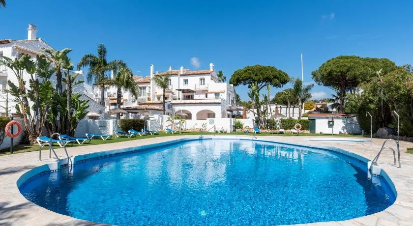 Benavista 1-Bed Apartment with Pool & Terrace - Image 1