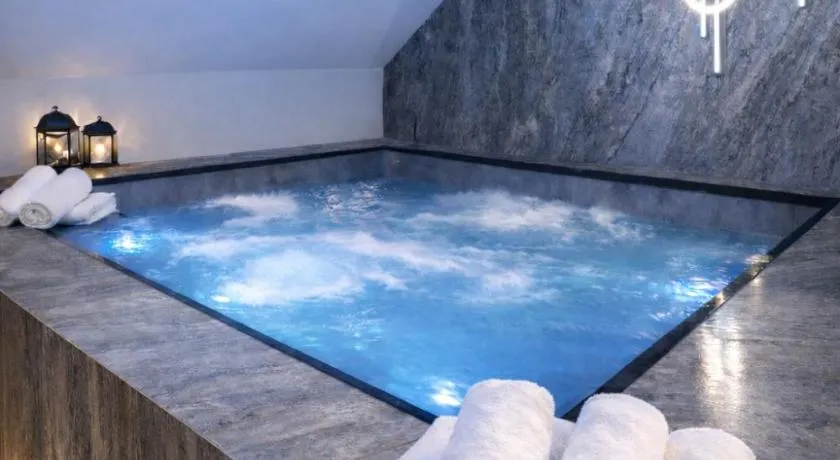 Piscina Interna Privata e Spa a Milano - Image 1