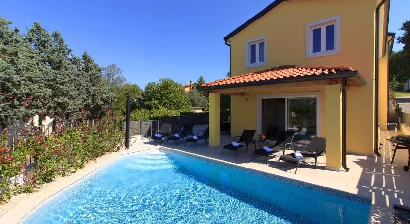 Beautiful villa Mugeba II with pool near the aquapark in Porec - Image 1