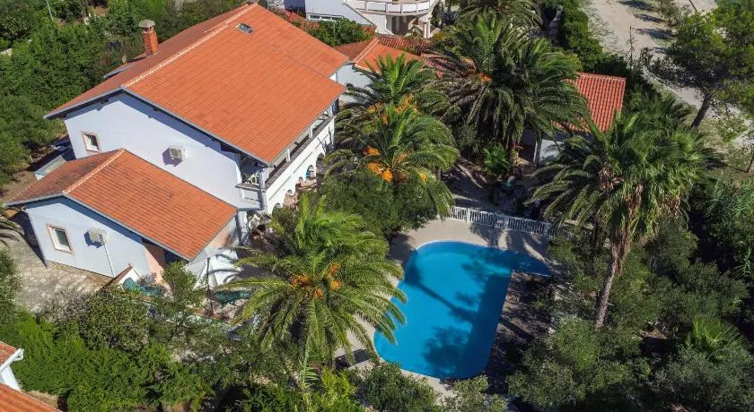 Beach Boy & Pool Girl Apartments - Image 1