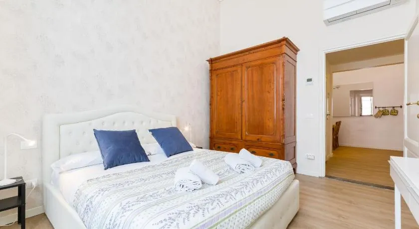 GuestHost - I Renai - Ponte delle Grazie Modern Apartment - Image 1