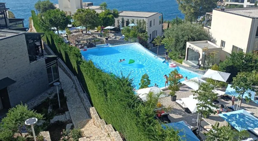 Artemis Beach House - Image 1