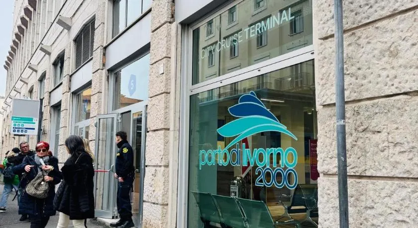 Affittacamere THE SHUTTLE - al porto - fortezza - vicino Prefettura - Image 1