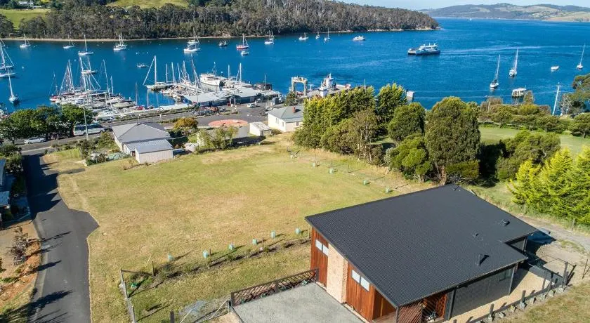 Little Oyster Bayview - Image 1