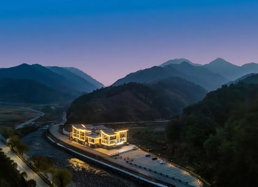 Jianwuxiang Ranjiangshan Resort Hotel - Image 1
