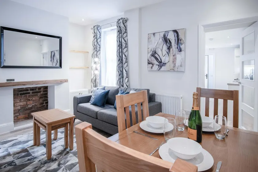 Fleet Street - 2 Bedroom Holiday Home - Swansea - Image 1
