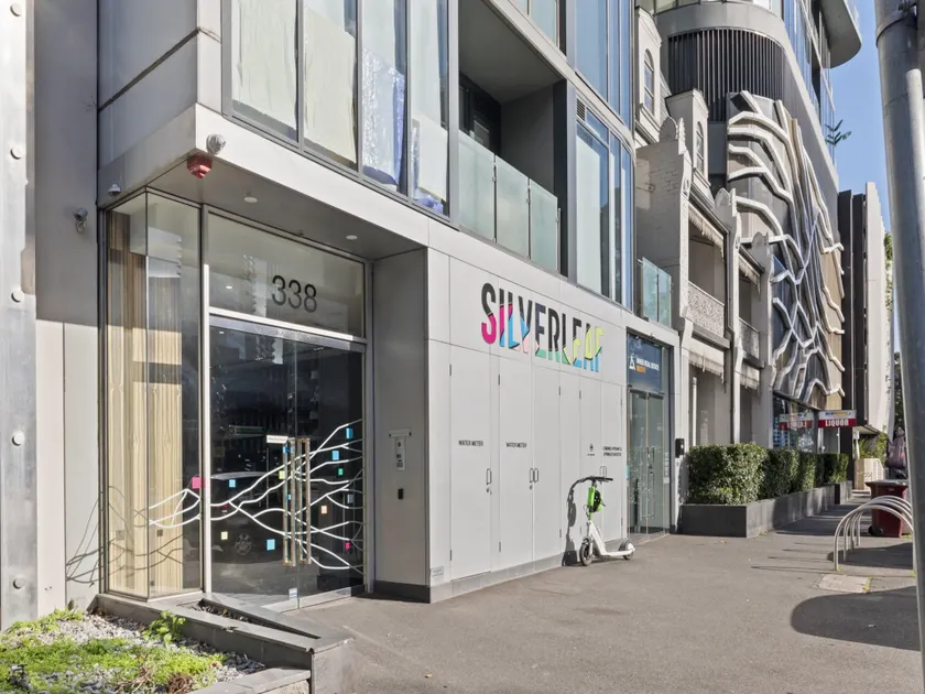 Modern 1-Bed Apartment Close to Attractions - Image 1